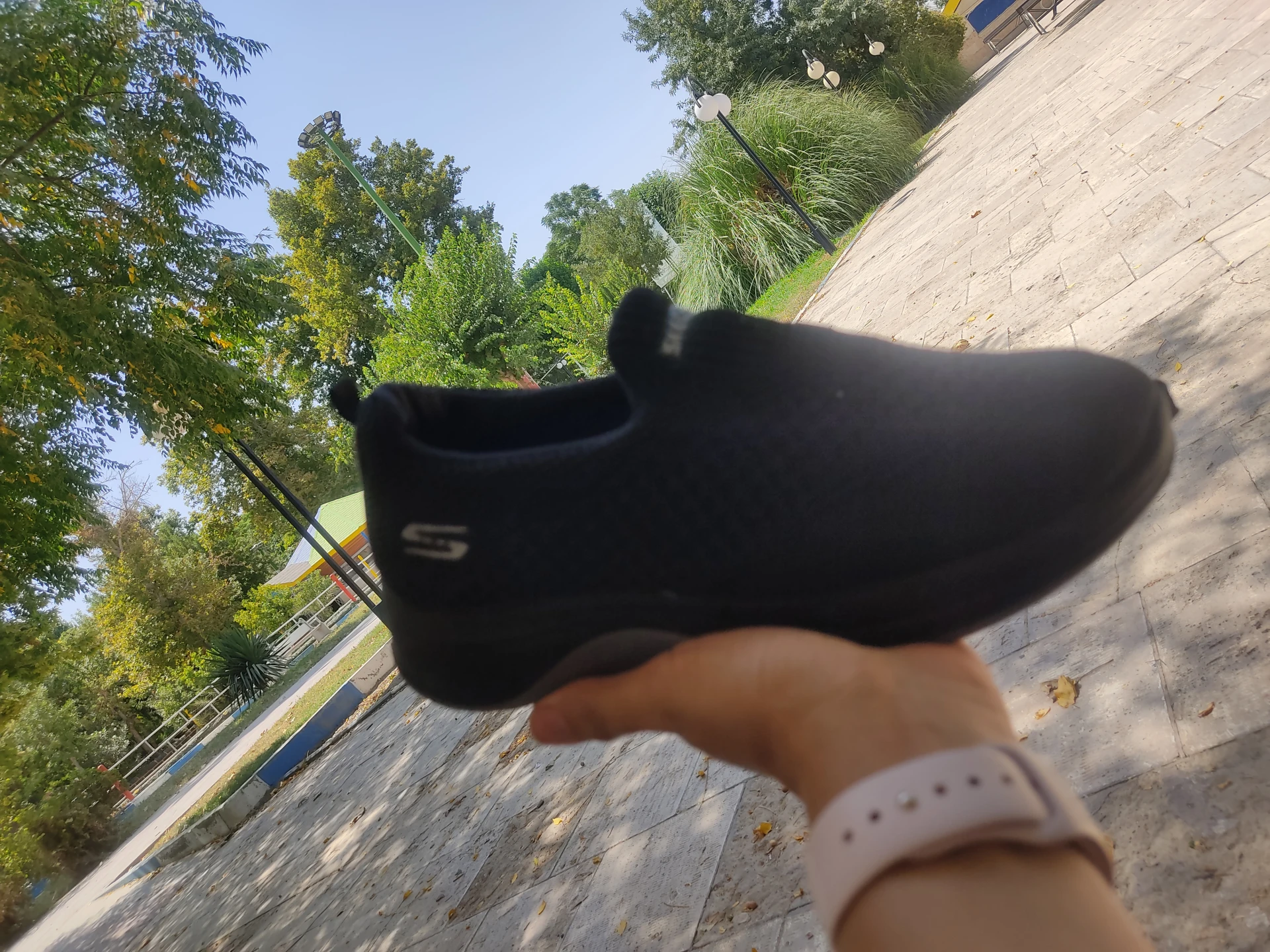 اسکیچرز مشکی